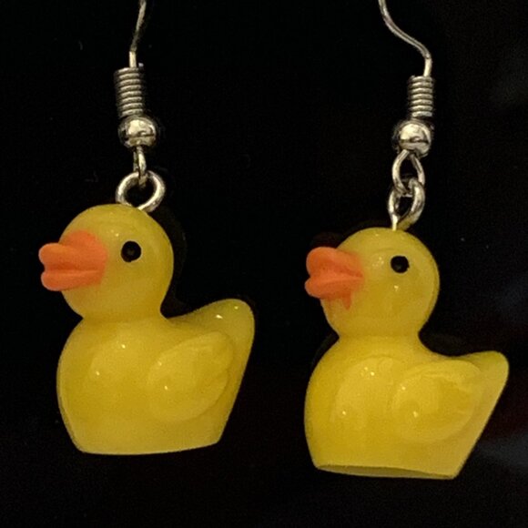 Rubber Duck Earrings,  Baby Shower Gift, Pregnancy Announcement, Gender Reveal - Picture 1 of 6